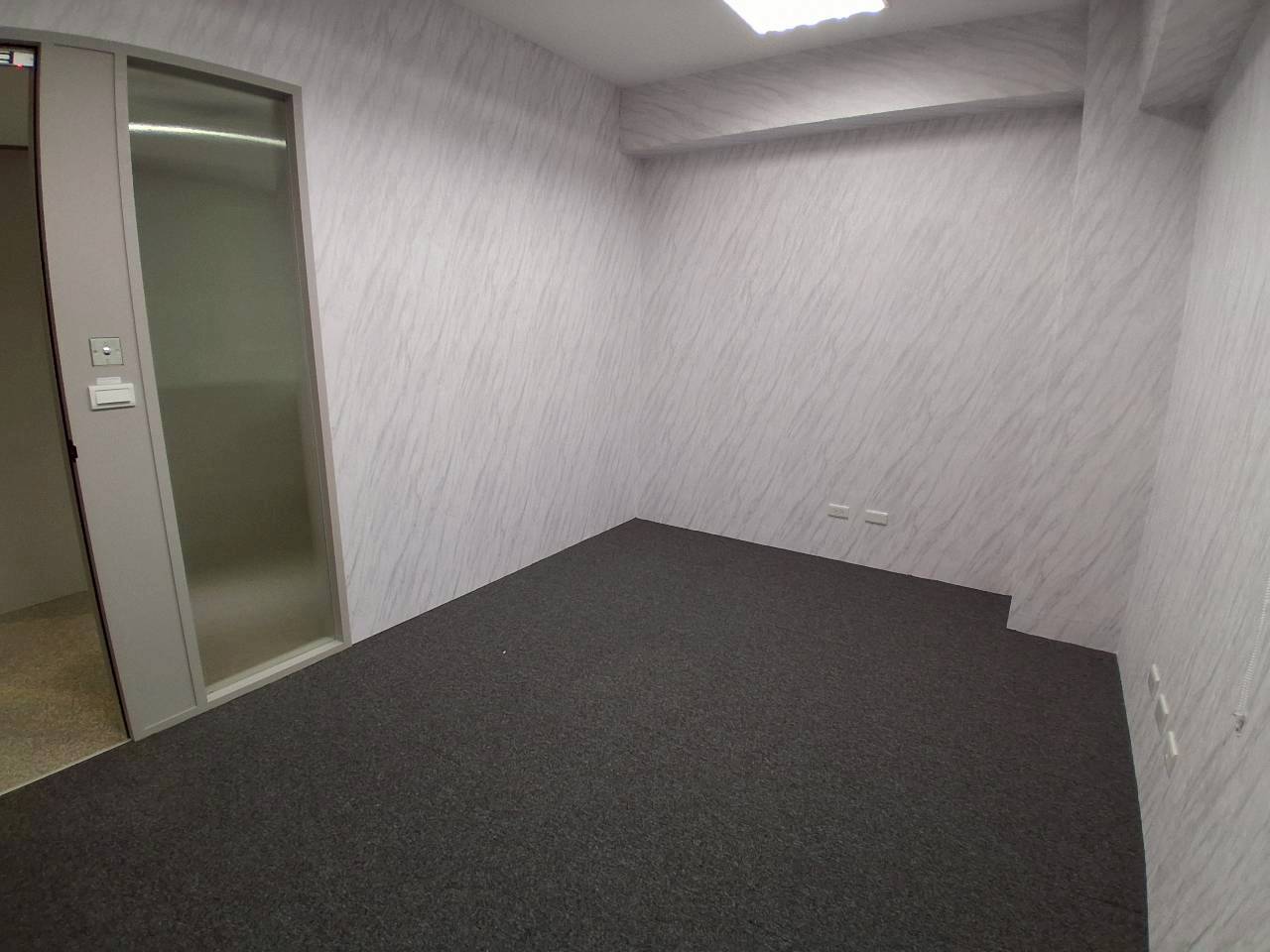 光佐共享空間 單人辦公室內部